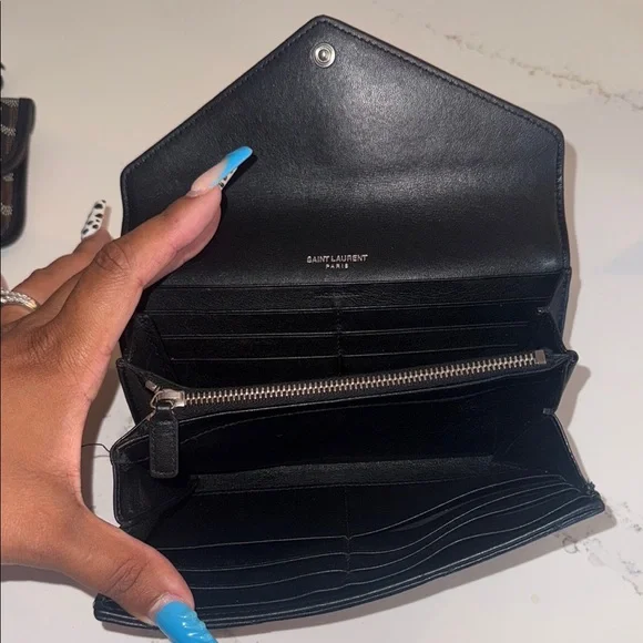 100% Authentic Women’s Yves Saint Laurent Y-quilted Calfskin Leather Wallet . - Picture 6 of 10